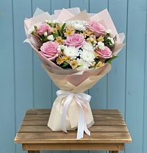 Букет цветов из:  Гвоздики, Орхидеи и Розы в Гришенки