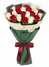 Букет Микс из красных и белых роз в Гришенки