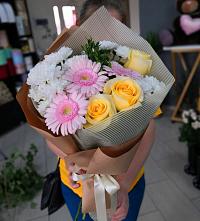 Букет цветов из:  Герберы, Розы и Хризантемы в Гришенки