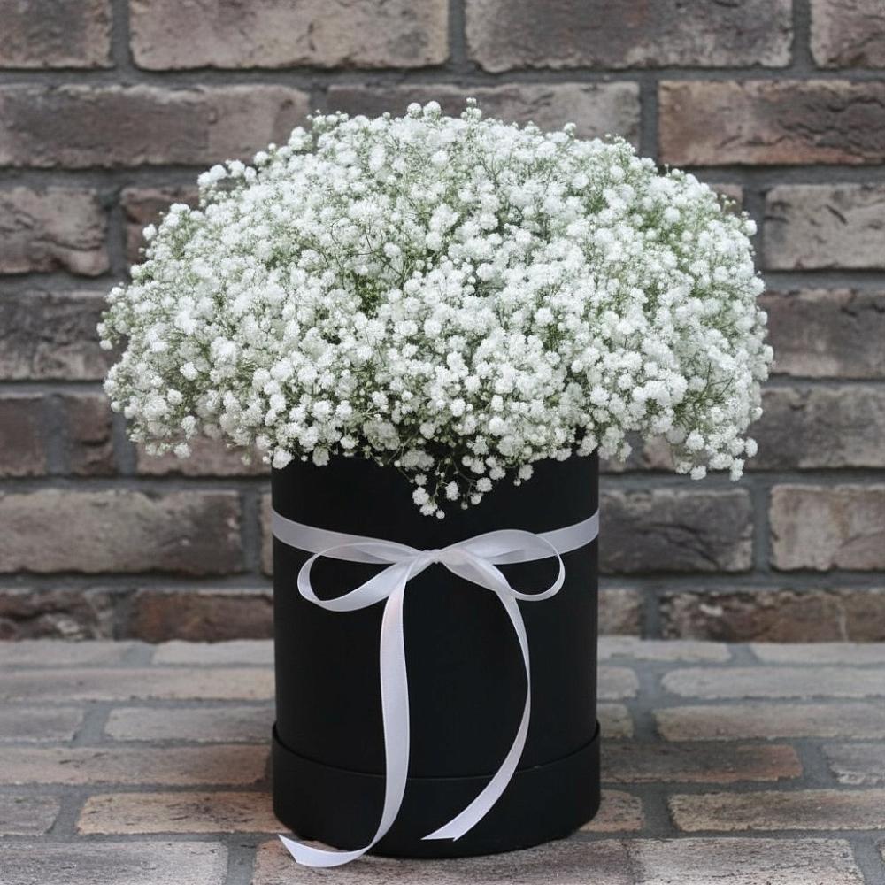 Цветочная композиция из Гипсофила в шляпной коробке в Гришенки