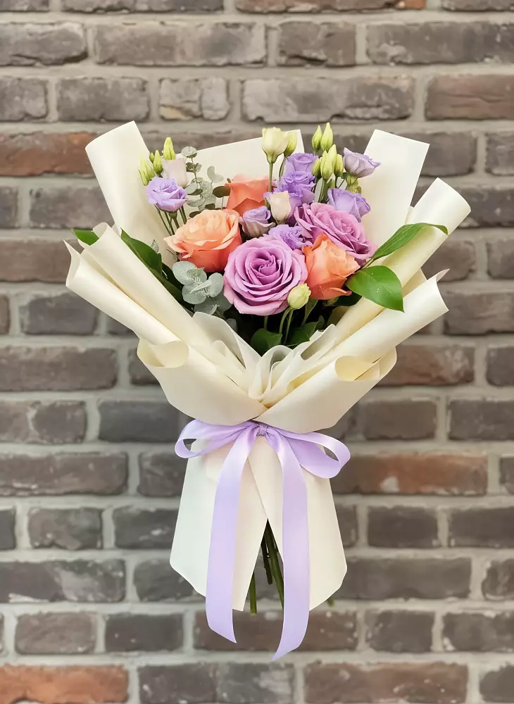 Букет цветов из: Лизиантусы и Розы в Гришенки