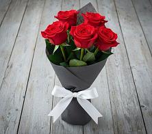 Букет 5 Красных роз Эдлесс Лав в Гришенки