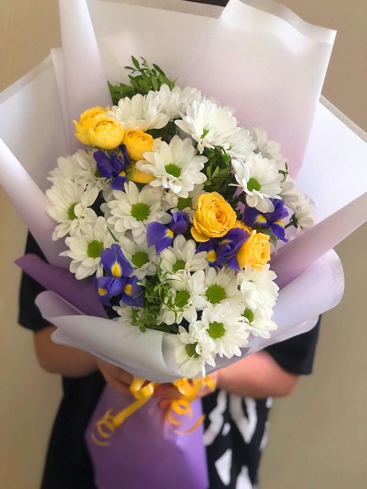 Букет цветов из: Ирисы, Хризантемы и Розы в Гришенки