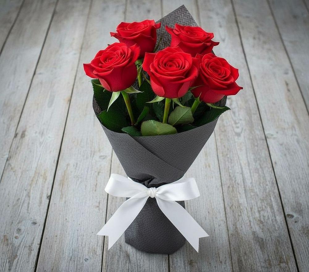 Букет 5 Красных роз Эдлесс Лав в Гришенки