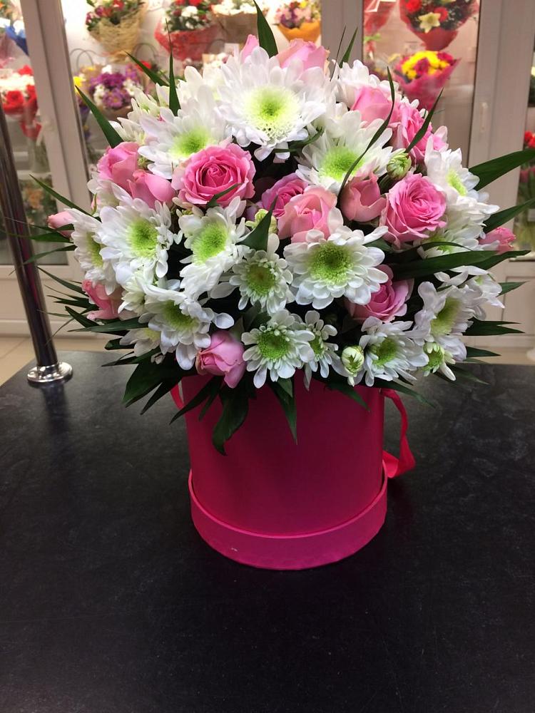 Цветочная композиция из Розы и Хризантемы в шляпной коробке в Гришенки