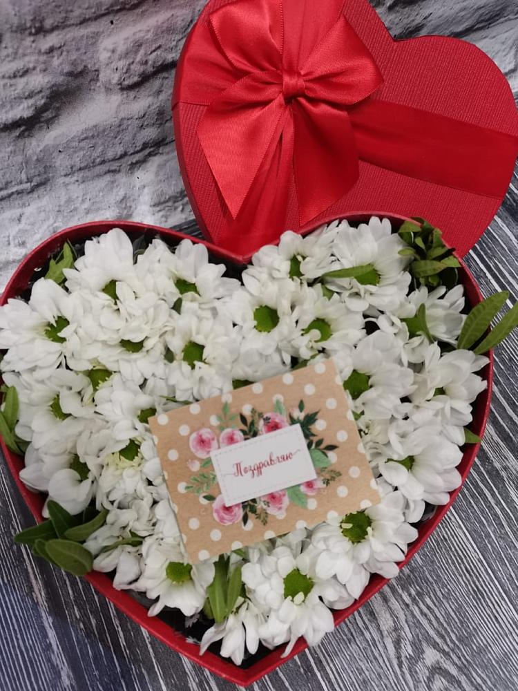 Цветочная композиция из Хризантемы в виде сердца в Гришенки