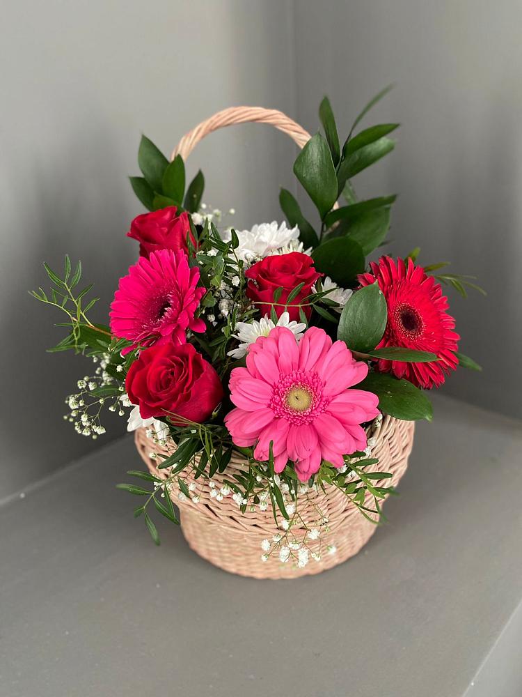 Цветочная композиция из Розы, Хризантемы и Герберы в корзине в Гришенки